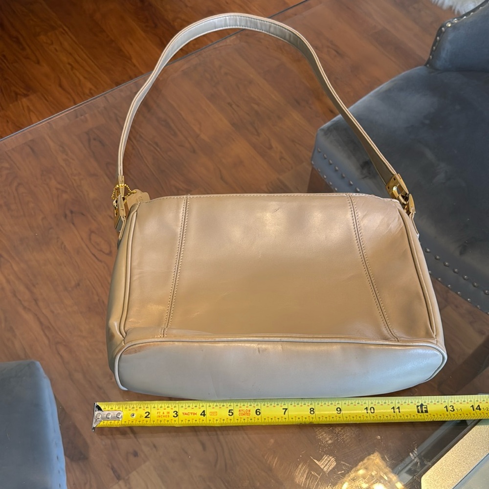 Woman’s purse worthington khaki color